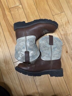 ARIAT COWGIRL BOOTS